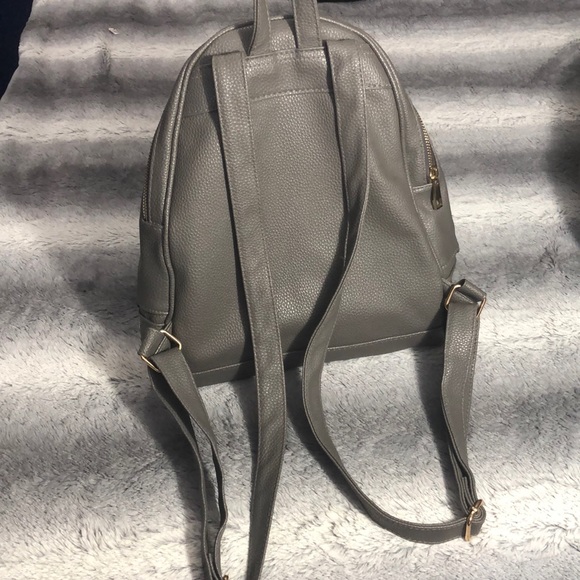 Back pack - Picture 3 of 5